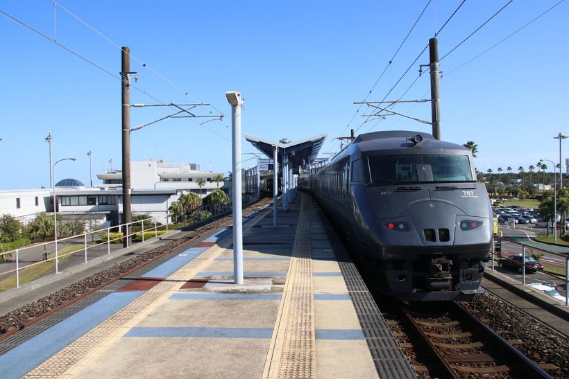 ８．特急にちりん・宮崎空港駅.jpg