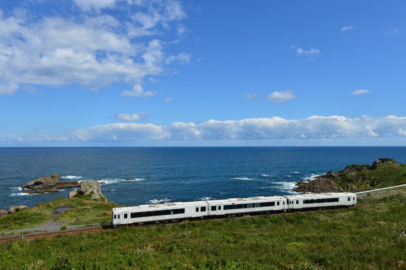 ④(提供:JR東日本)TOHOKU EMOTION_走行写真.jpg