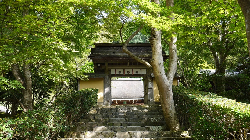 06_寂光院_夏_山門.png