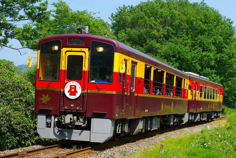 “わ鐵”に乗って紅葉の渓谷へ　＜群馬県桐生市、みどり市、栃木県日光市＞