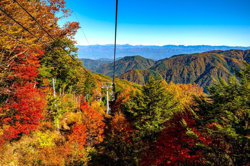 【ロープウェイで秋絶景】紅葉の森を上がり、星空や雲海の別天地へ　富士見台高原ロープウェイ（1）＜長野・阿智村＞
